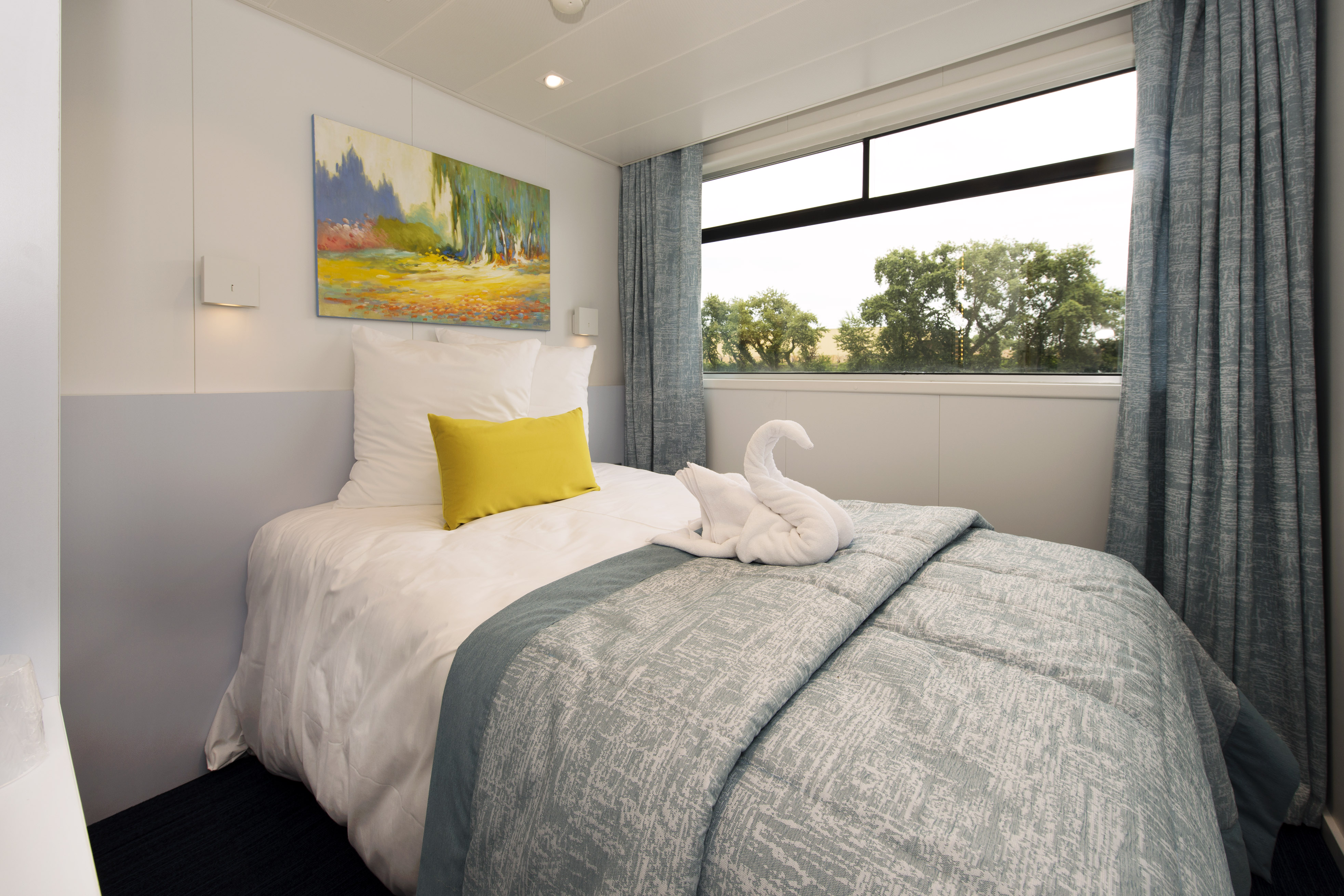CroisiEurope MS Douce France Single Cabin.jpg